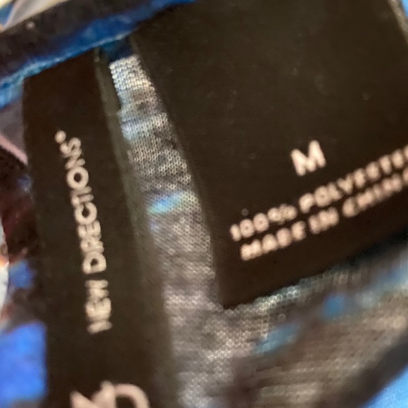 Nice blouse/ top. Comfy - Picture 3 of 8